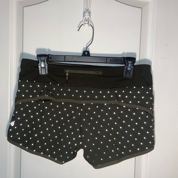 Lululemon Speed Short Nightfall Reflective Gator Green Silver Woman's Sz 6 - Picture 2 of 3